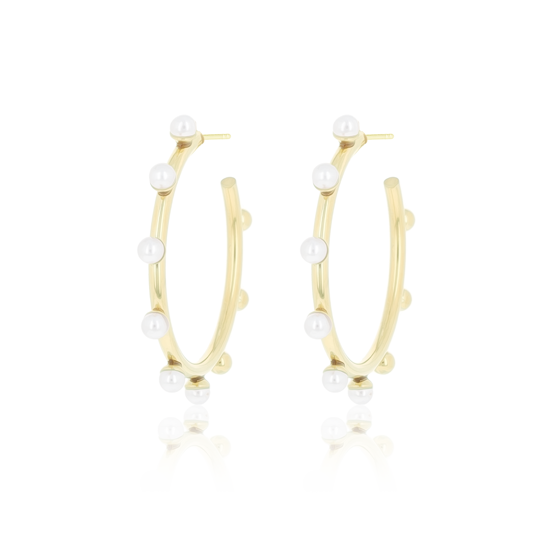 Gold coloured earrings with pearls